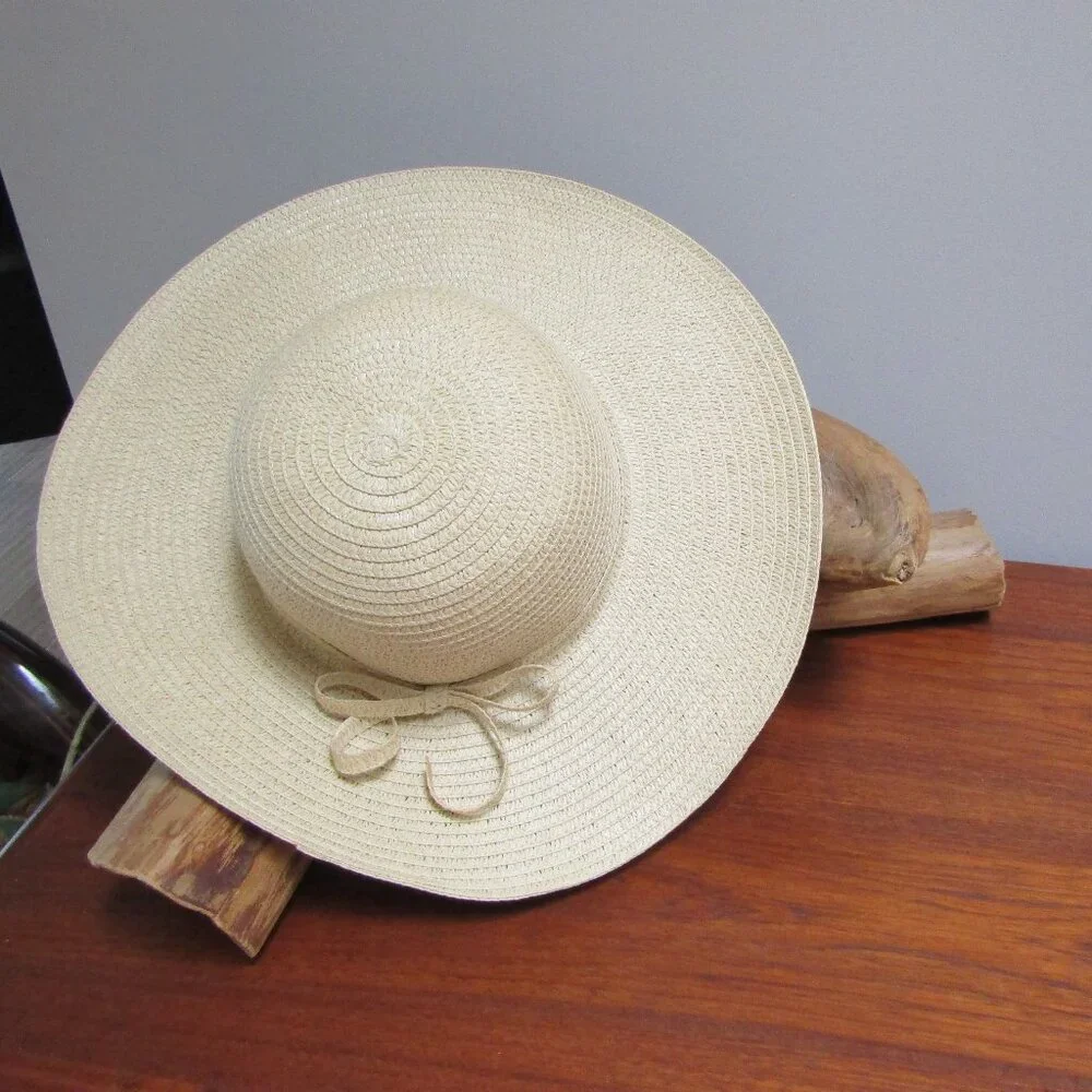 Floppy Coastal Beach Pool Gardening Straw Sun Hat Garden Beach or Pool